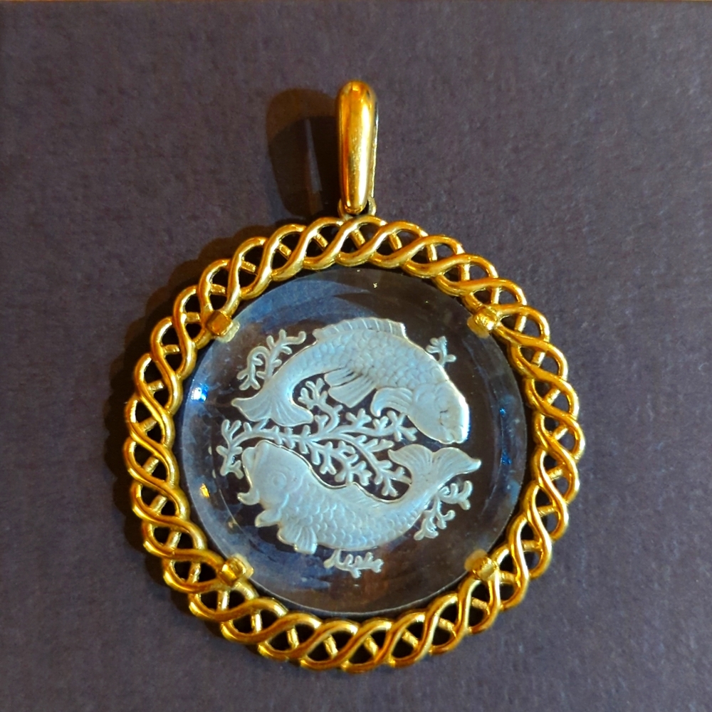 TRIFARI NECKLACE ZODIAC HIPPY PISCES good charm pendant vintage